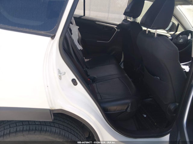 Toyota RAV4 LE 2019 JTMH1RFV6KD503423 Image 8
