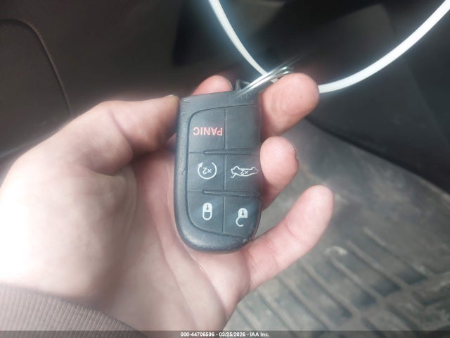 2015 Chrysler 200 Limited მანქანა იყიდება აუქციონზე, vin: 1C3CCCAB9FN583710, აუქციონის ნომერი: 44706596