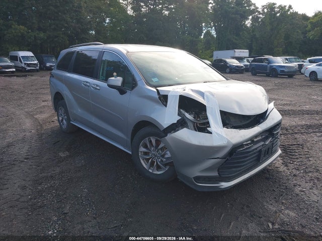 Продажа на аукционе авто 2022 Toyota Sienna Le, vin: 5TDKRKEC7NS081550, номер лота: 44706605