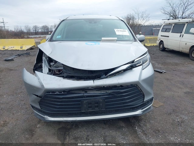 Aukcja sprzedaży 2022 Toyota Sienna Le, vin: 5TDKRKEC7NS081550, numer aukcji: 44706605