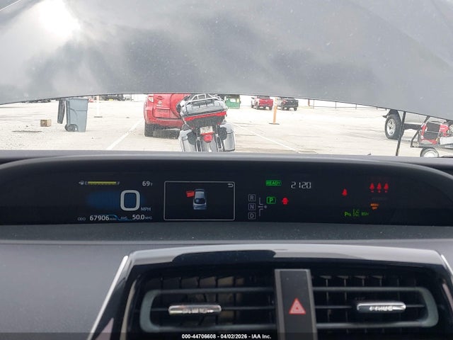 JTDKBRFU4H3048421 Toyota Prius Two