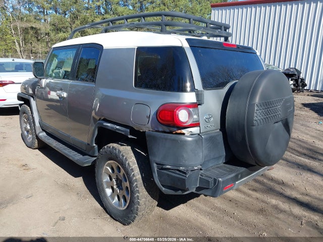 2012 TOYOTA FJ CRUISER JTEBU4BF7CK126155 Photo 2