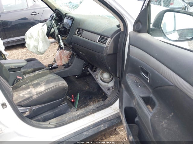 2016 MITSUBISHI OUTLANDER JA4AZ3A32GZ036566 Photo 4
