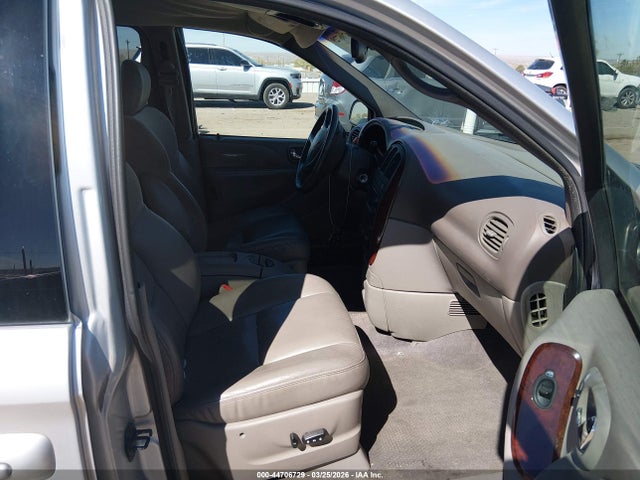2001 CHRYSLER TOWN & COUNTRY 2C8GP64L51R140035 Photo 4