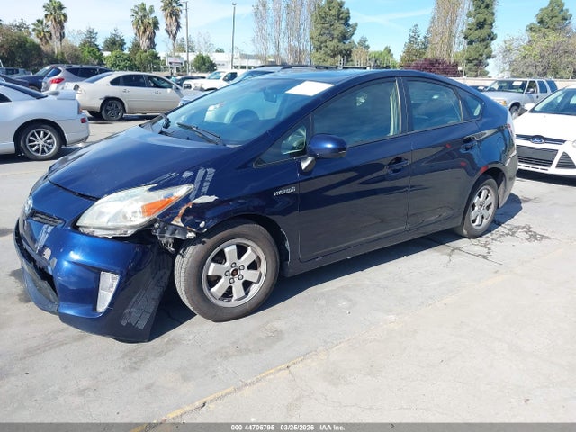 Toyota Prius Two 2015 JTDKN3DU0F2002370 Image 2