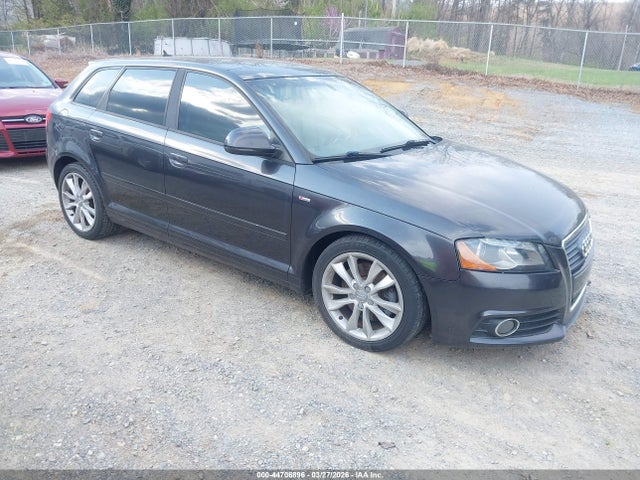 2010 AUDI A3 WAUMFAFM2AA076344 Photo 0