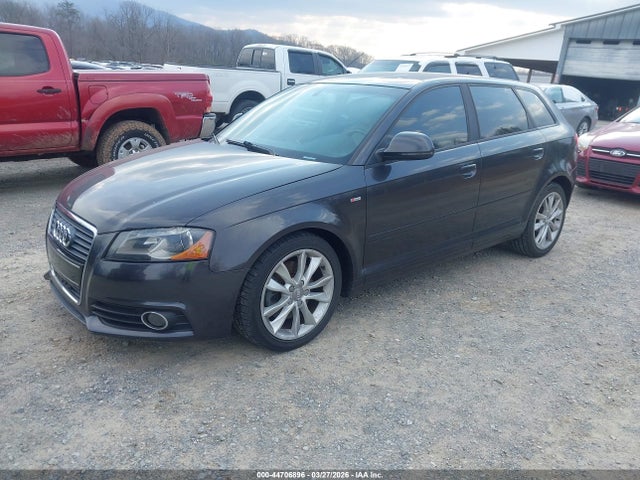 2010 AUDI A3 WAUMFAFM2AA076344 Photo 1