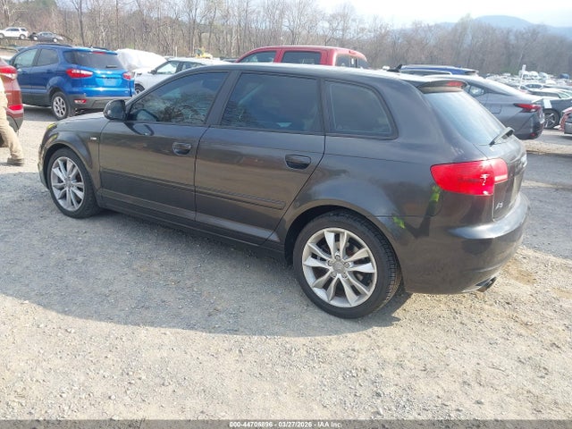 2010 AUDI A3 WAUMFAFM2AA076344 Photo 2