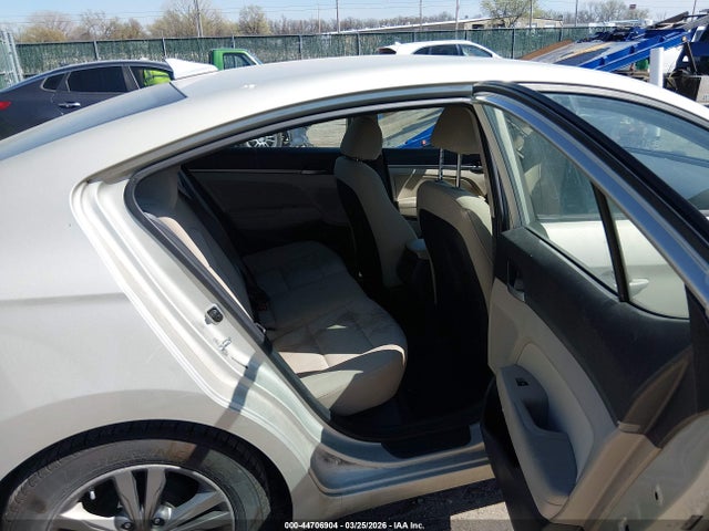 Hyundai Elantra Value Edition 2017 5NPD84LF6HH197403 Image 8
