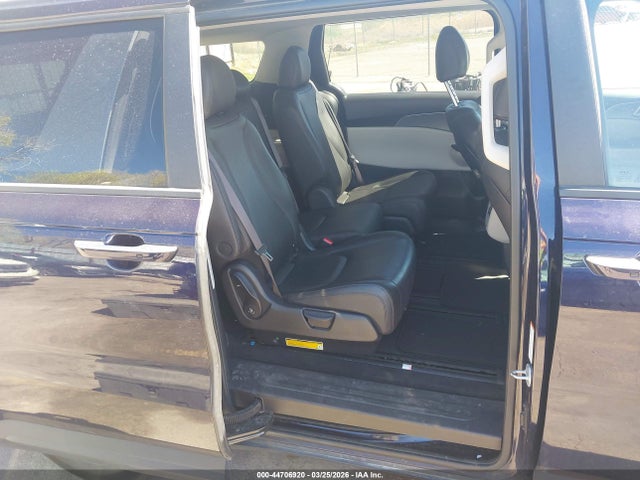 KNDNB4H36P6196944 KIA Carnival Mpv Lx Seat Package