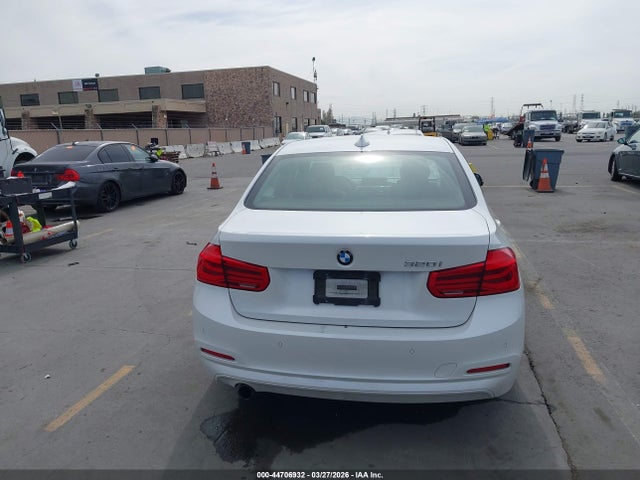 WBA8E1G37HNU17489 BMW 320i