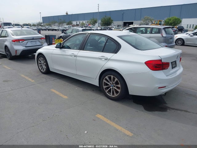 2017 BMW 320I WBA8E1G37HNU17489 Photo 2