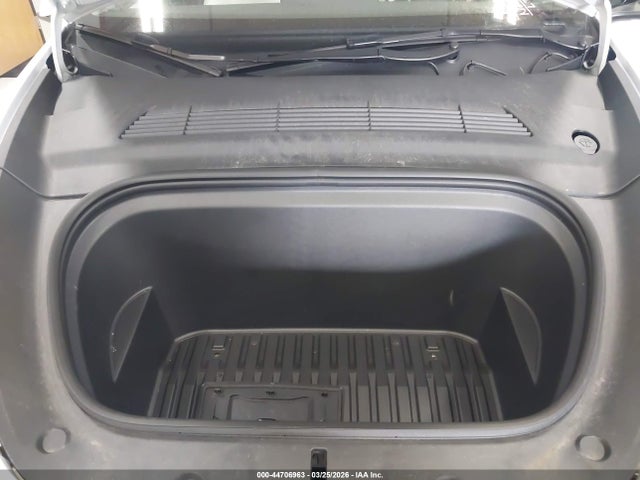 44706963 :رقم المزاد ، 7SAYGDED2RF047890 vin ، 2024 Tesla Model Y Long Range Single Motor Rear-wheel Drive/rwd مزاد بيع