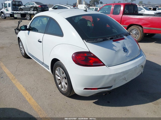 2017 VOLKSWAGEN BEETLE 3VWF17AT9HM611899 Photo 2