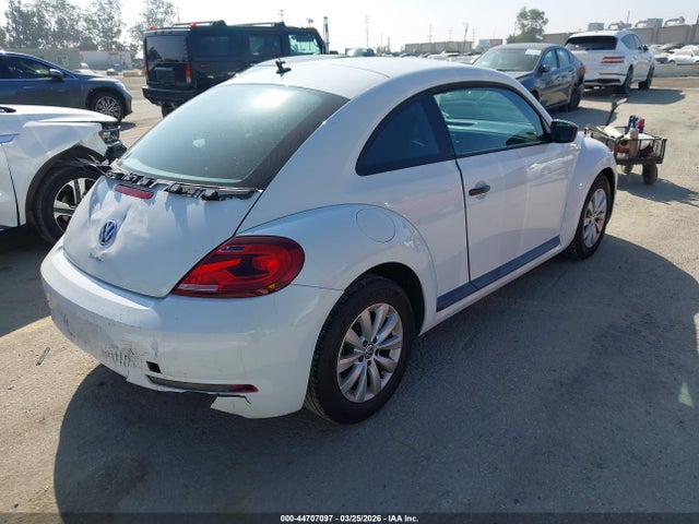 2017 VOLKSWAGEN BEETLE 3VWF17AT9HM611899 Photo 3