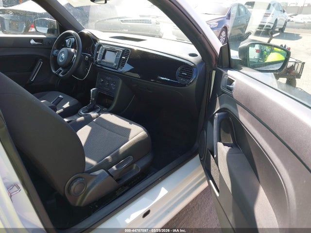 2017 VOLKSWAGEN BEETLE 3VWF17AT9HM611899 Photo 4