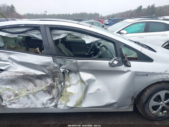 Toyota Prius Three 2015 JTDKN3DU2F0438441 Image 12