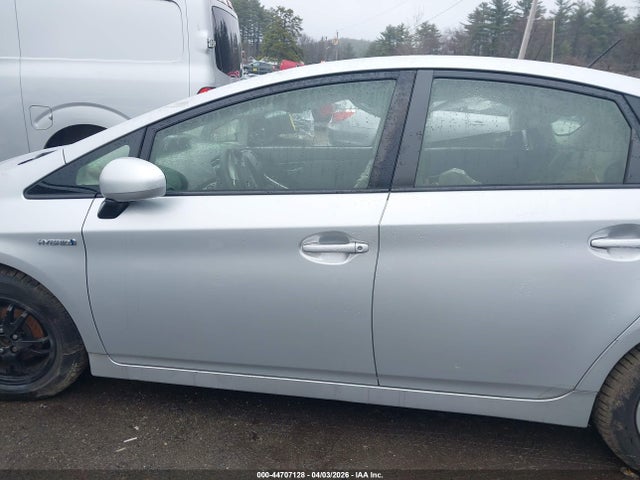 Toyota Prius Three 2015 JTDKN3DU2F0438441 Image 13
