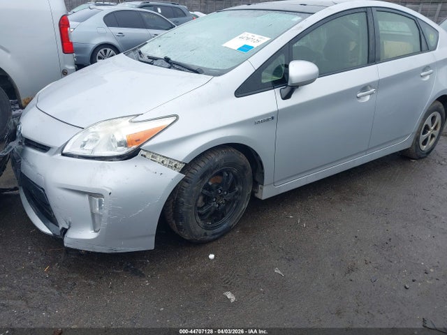 Toyota Prius Three 2015 JTDKN3DU2F0438441 Image 2