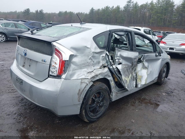 Toyota Prius Three 2015 JTDKN3DU2F0438441 Image 4