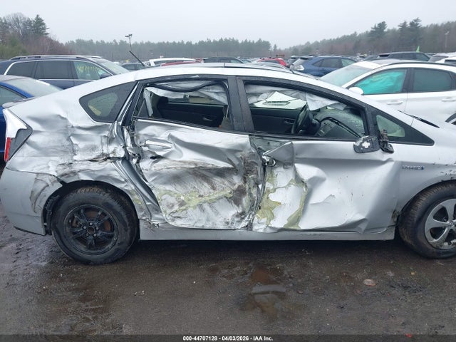 Toyota Prius Three 2015 JTDKN3DU2F0438441 Image 6