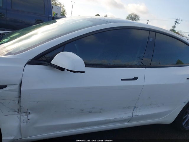 2022 Tesla Model 3 Rear-wheel Drive მანქანა იყიდება აუქციონზე, vin: 5YJ3E1EA1NF129329, აუქციონის ნომერი: 44707202