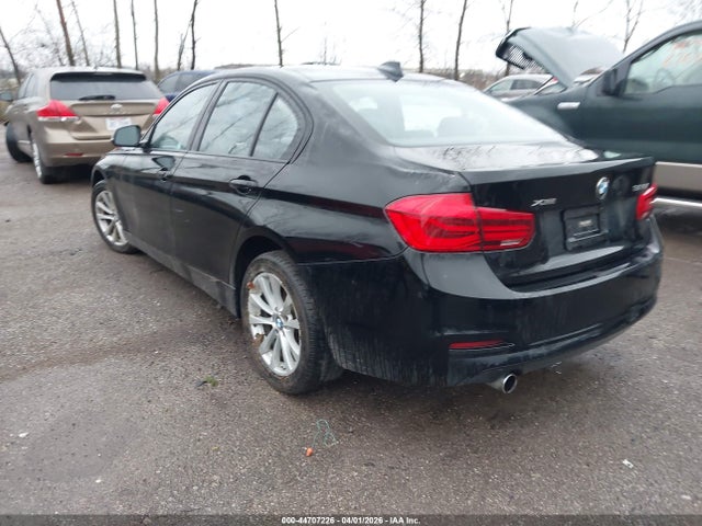 2018 BMW 320I WBA8A3C54JA357859 Photo 2