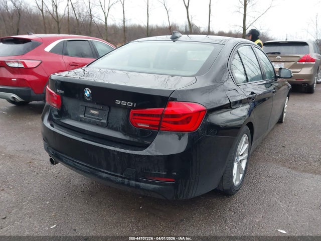 2018 BMW 320I WBA8A3C54JA357859 Photo 3