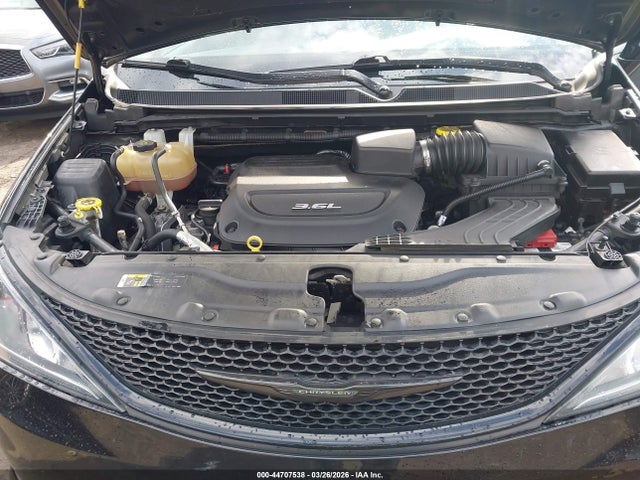 2C4RC1BG6JR318338 Chrysler Pacifica Touring L