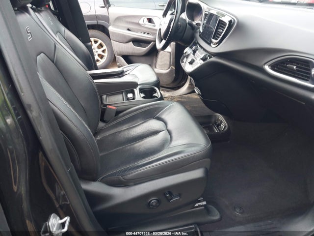 2C4RC1BG6JR318338 Chrysler Pacifica Touring L