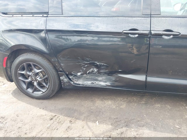 2C4RC1BG6JR318338 Chrysler Pacifica Touring L
