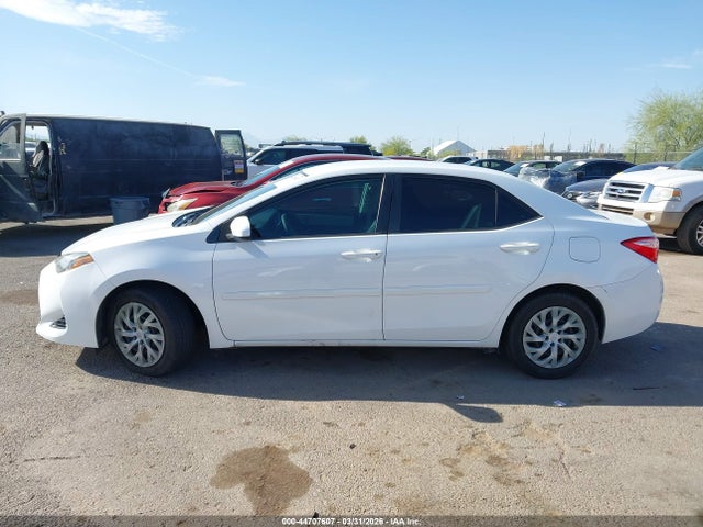 Toyota COROLLA LE 2018 2T1BURHE9JC018330 Image 13