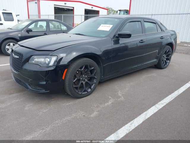 2019 CHRYSLER 300 2C3CCAAG5KH610016 Photo 1