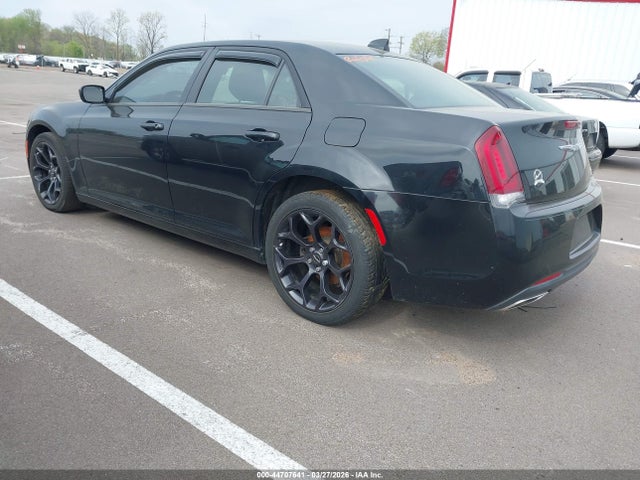 2019 CHRYSLER 300 2C3CCAAG5KH610016 Photo 2