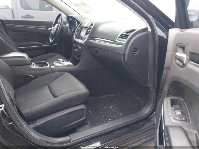 2019 CHRYSLER 300 2C3CCAAG5KH610016 Photo 4