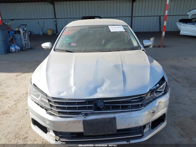 2017 Volkswagen Passat 1.8t S მანქანა იყიდება აუქციონზე, vin: 1VWAT7A3XHC083408, აუქციონის ნომერი: 44707652