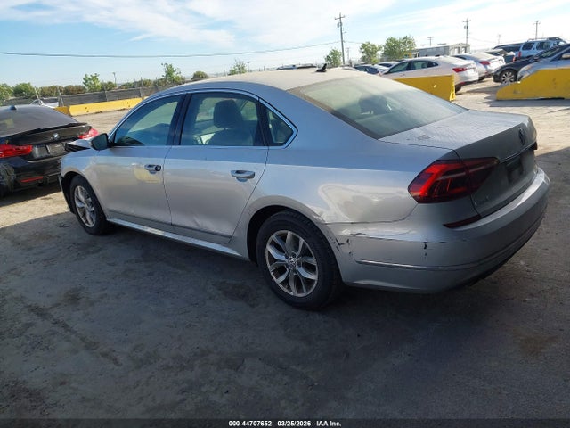 2017 Volkswagen Passat 1.8t S მანქანა იყიდება აუქციონზე, vin: 1VWAT7A3XHC083408, აუქციონის ნომერი: 44707652