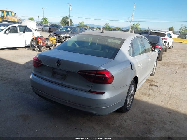 2017 Volkswagen Passat 1.8t S მანქანა იყიდება აუქციონზე, vin: 1VWAT7A3XHC083408, აუქციონის ნომერი: 44707652