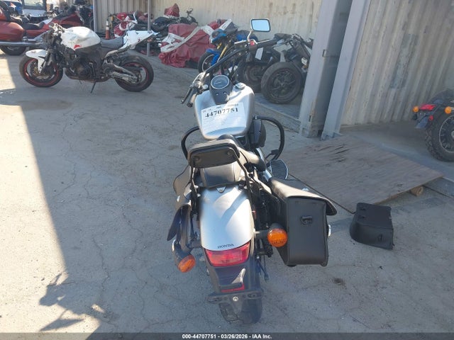 Honda Vt750 C2b 2015 JH2RC5385FK500009 Image 6