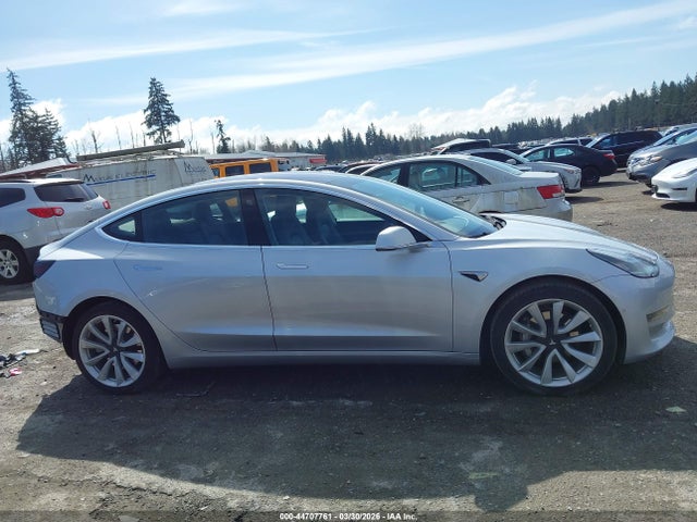 Продажа на аукционе авто 2018 Tesla Model 3 Long Range/mid Range, vin: 5YJ3E1EA2JF033297, номер лота: 44707761