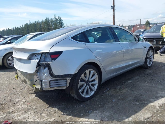 Продажа на аукционе авто 2018 Tesla Model 3 Long Range/mid Range, vin: 5YJ3E1EA2JF033297, номер лота: 44707761