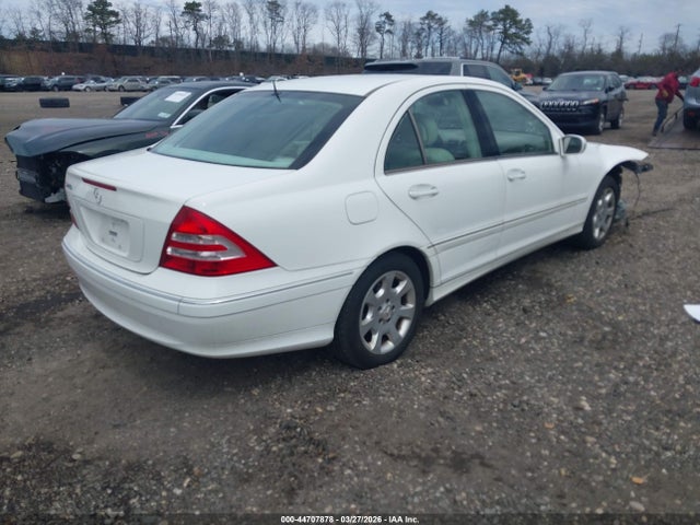 Продаж на аукціоні авто 2005 Mercedes-benz C 240 Luxury, vin: WDBRF61J25A813839, номер лоту: 44707878