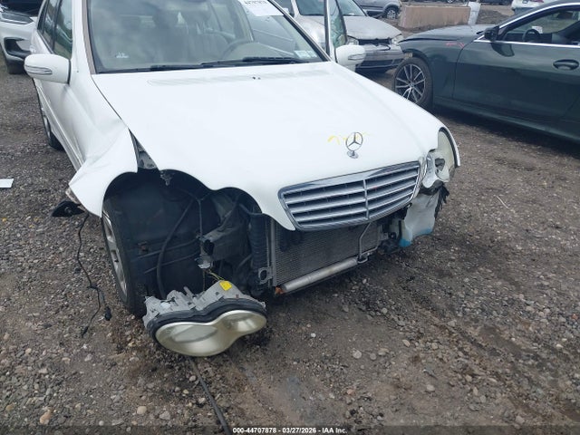 Продаж на аукціоні авто 2005 Mercedes-benz C 240 Luxury, vin: WDBRF61J25A813839, номер лоту: 44707878