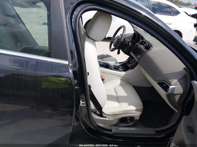 SAJAE4BV0HA951070 Jaguar Xe 35t Prestige