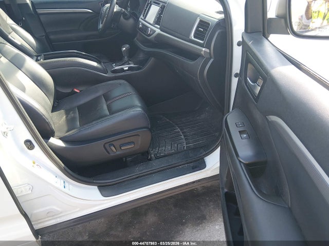 44707983 :رقم المزاد ، 5TDJZRFH1JS553931 vin ، 2018 Toyota Highlander Se مزاد بيع