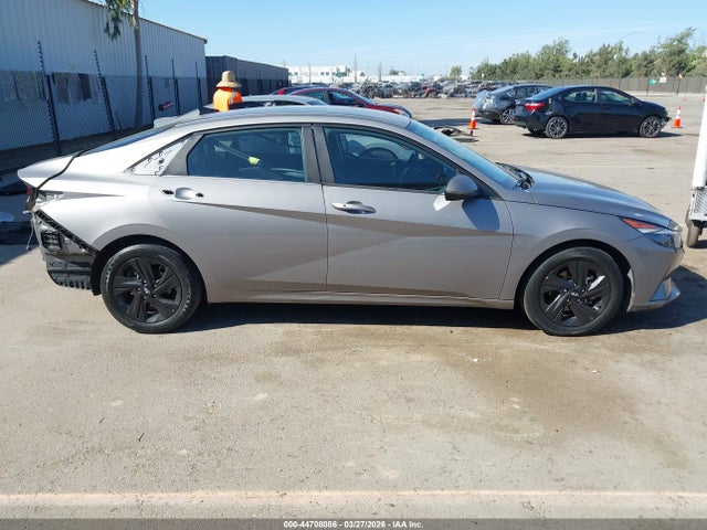 KMHLS4AG6MU210946 Hyundai ELANTRA SEL