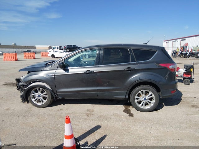 1FMCU0GD5HUA81491 Ford ESCAPE SE