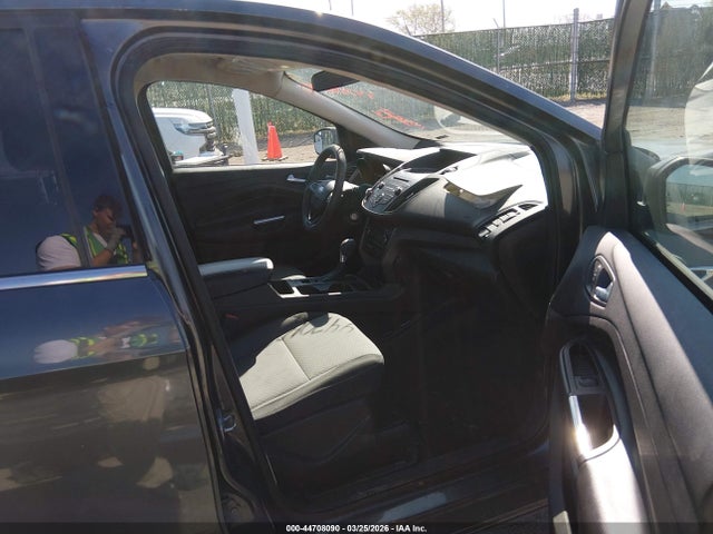1FMCU0GD5HUA81491 Ford ESCAPE SE