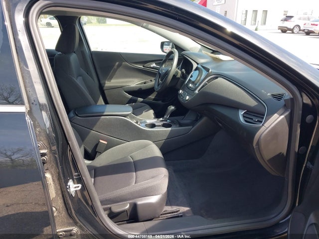 2019 CHEVROLET MALIBU 1G1ZC5ST2KF209283 Photo 4