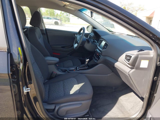 2019 HYUNDAI IONIQ HYBRID KMHC65LC9KU156463 Photo 4